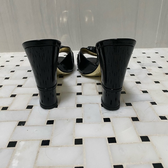 VALENTINO patent bow slides with gold sole and duster bag. - Picture 7 of 15